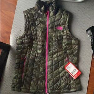 The North Face camo and pink vest *NWT